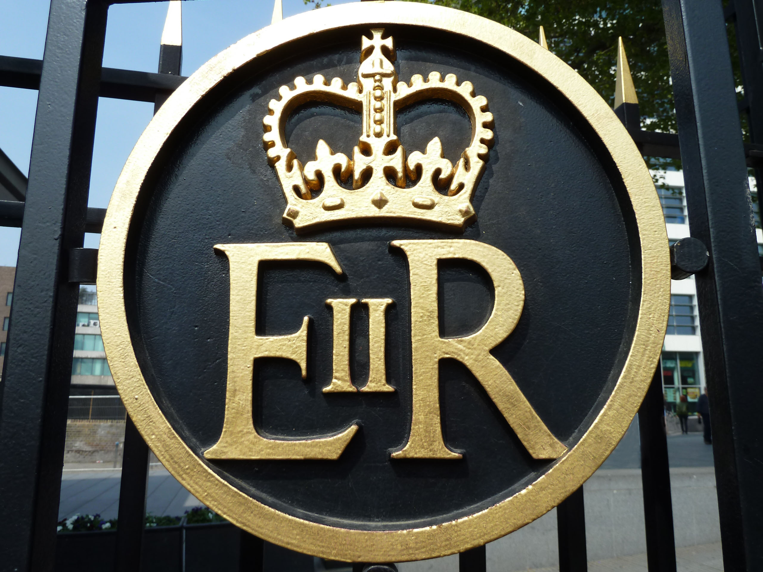 Jetzt bewerben und Butler der Queen werden