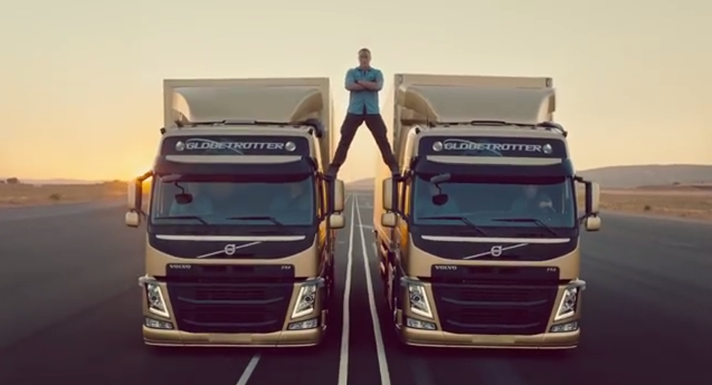 Chuck Norris vs. Van Damme – Wer macht den besseren Spagat?